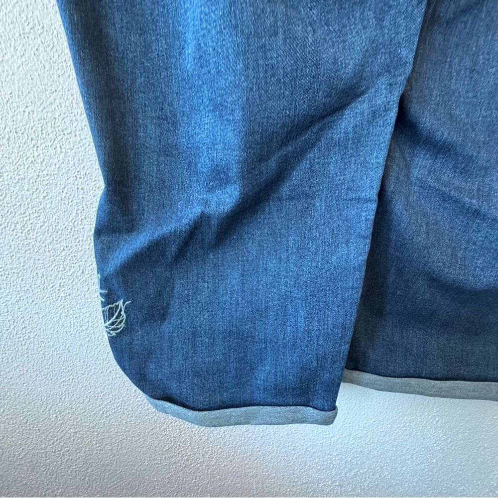Lane Bryant Mid-Rise Jeans Girlfriend Crop Floral Embroidered Denim SZ 28 - Picture 12 of 13